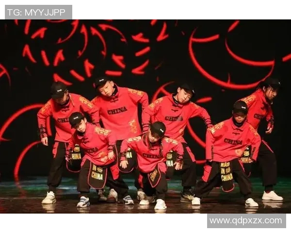 重庆街舞队的风格变迁与表现分析探讨街舞艺术的得失与未来发展方向