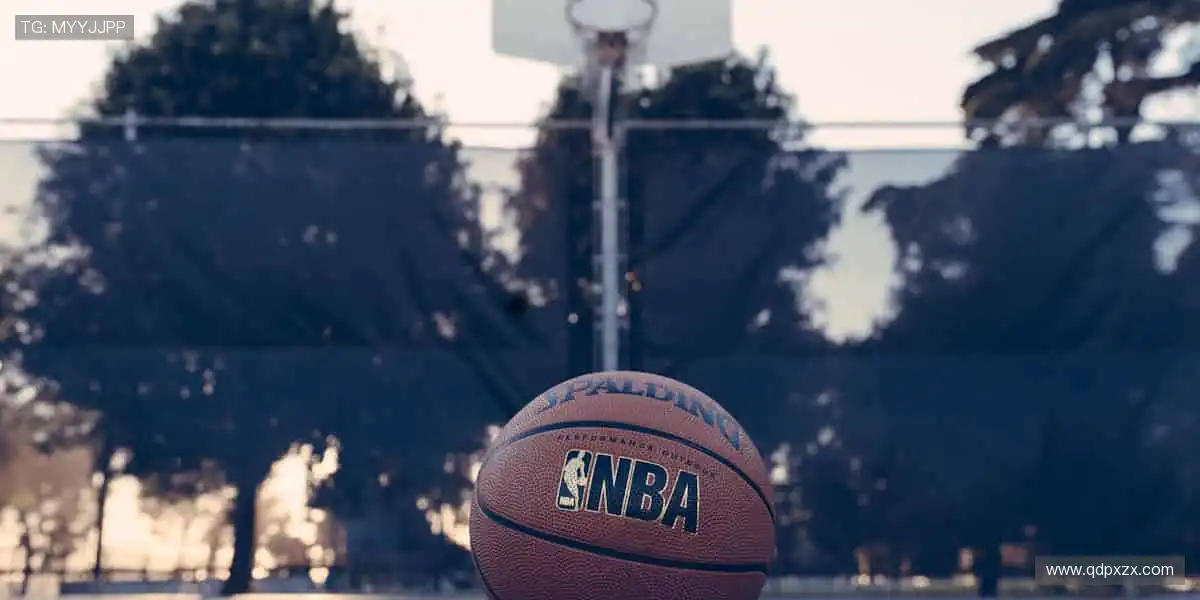 🎥专业解说，带你看透赛场背后的战术密码！🎙️